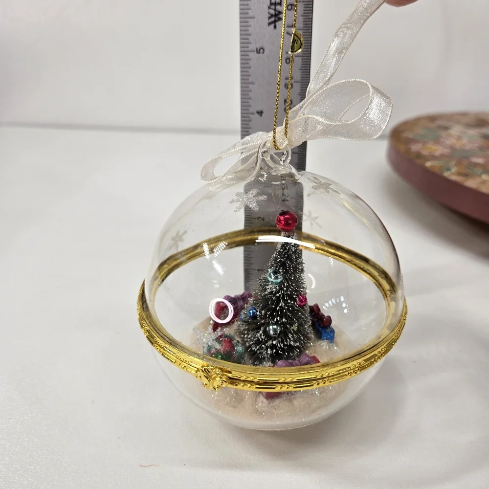 VTG Christmas Clear Glass‎ Round Trinket Box Ornament Mini Diorama Winter Wonder